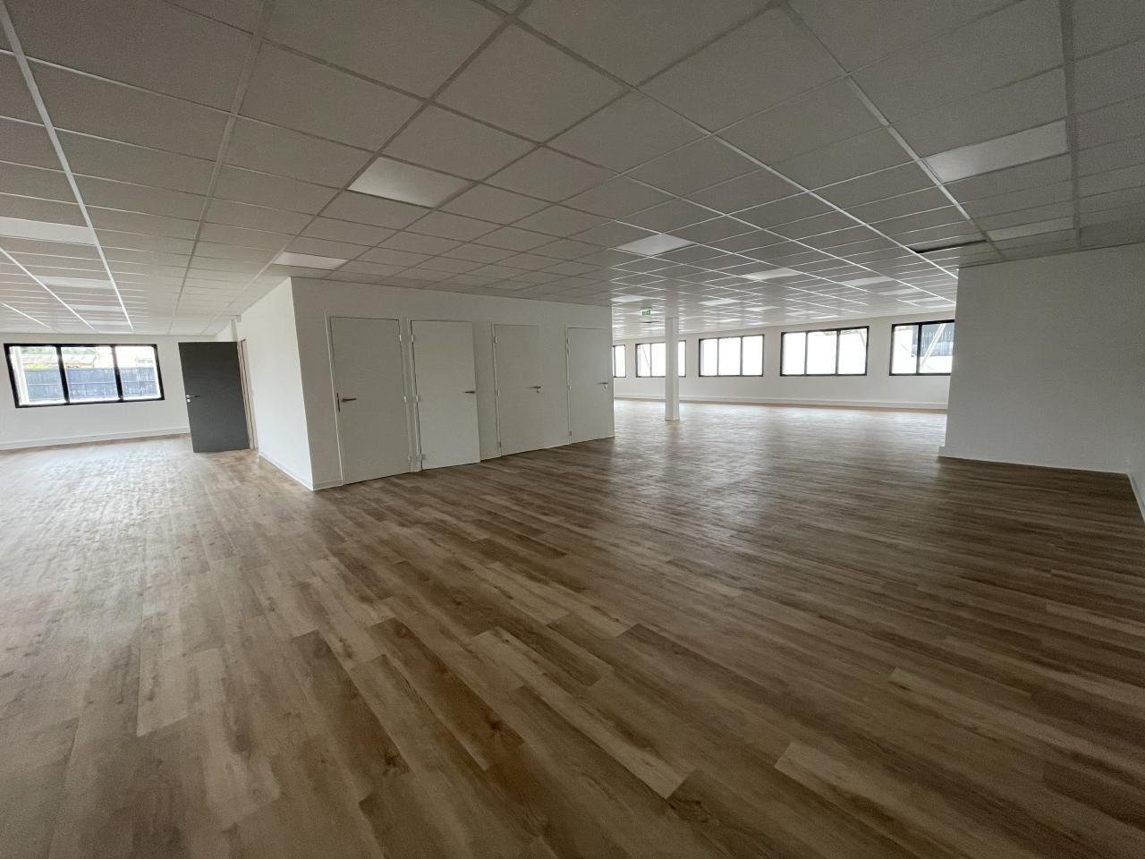 Bureau Éguilles 829m² Location bureau Éguilles Bouches-du-Rhône OLBUR2311990 1